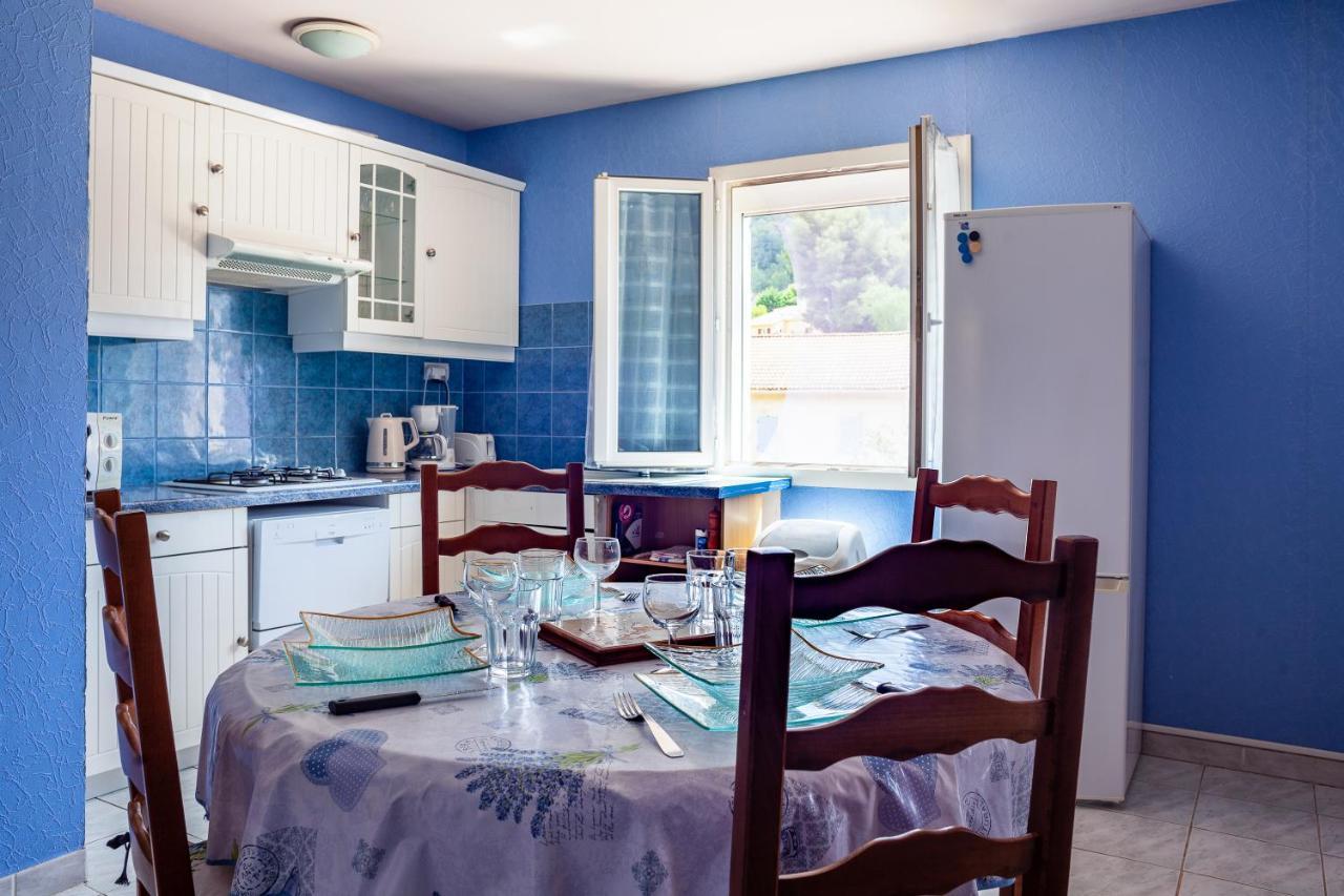 Appartement Avec Piscine Et Cuisine Roquefort-la-Bédoule Exterior foto